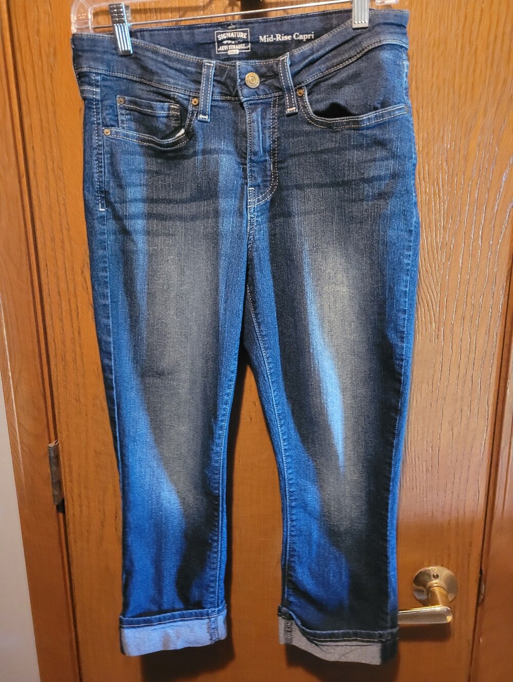 Levis- Womens Mid-rise jean capris
